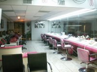 duży salon fryzjerski